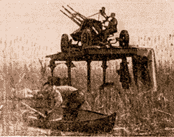 Огневая позиция зенитной пулеметной установки, оборудованная на болотистой местности